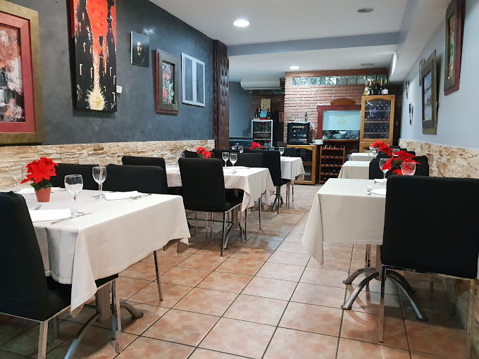 Salón del restaurante Sami's en Cubelles